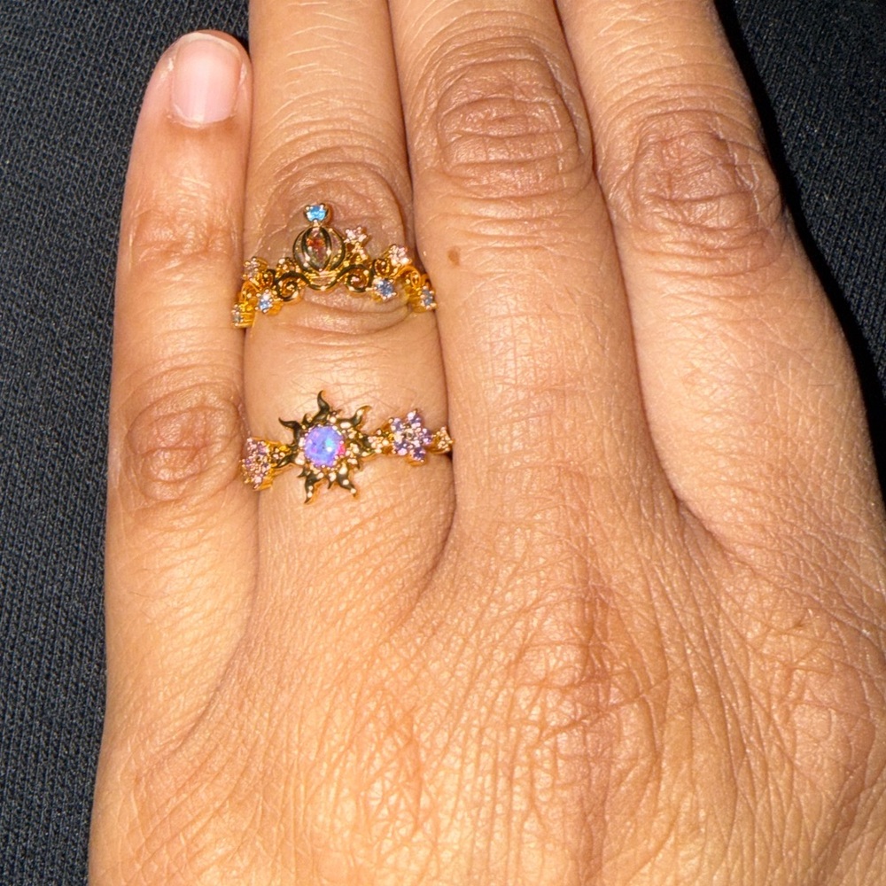 DISNEY
Cinderella Carriage Ring - Size 4.5
Tangled Corona’s Crest Sun - 4.5
